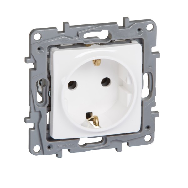 Контакт шуко 2P+E 16A Бял - Legrand Niloe 764539
