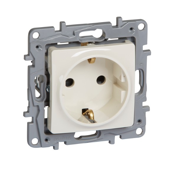 Контакт шуко с детска защита 2P+E 16A Крем - Legrand Niloe 764629