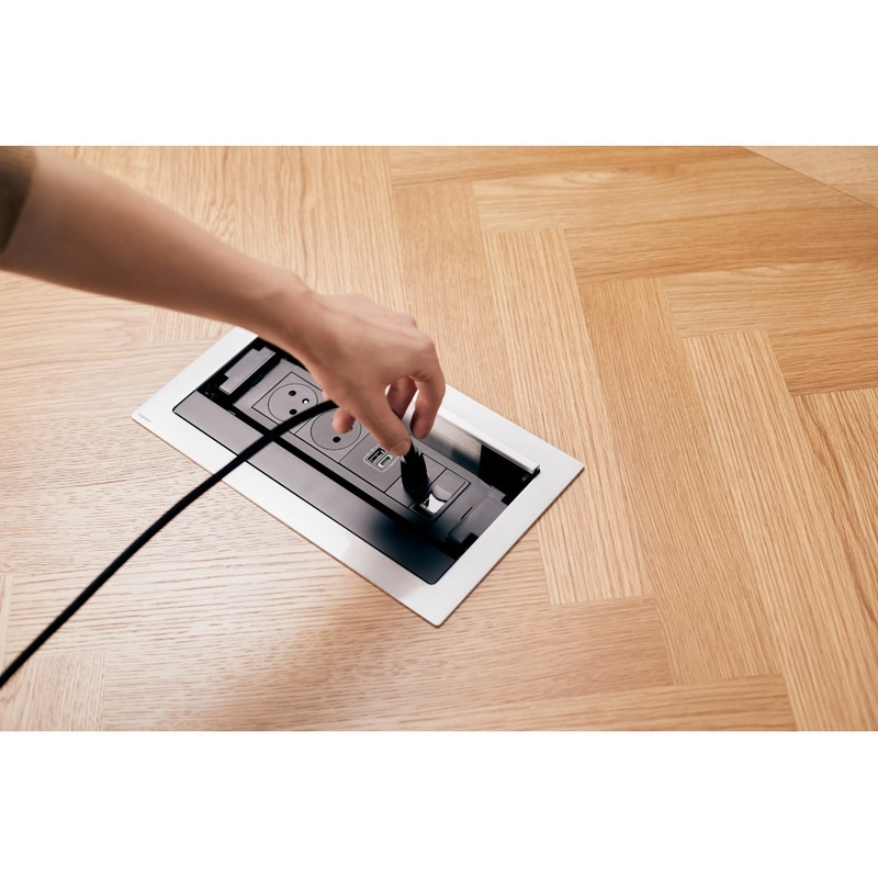 Мебелна кутия Flip-up 8 Mодула 3x 2P+E Шуко USB 15W тип A+C , с кабел 2m, цвят Метал Черен - Legrand Incara Flip-up 654854