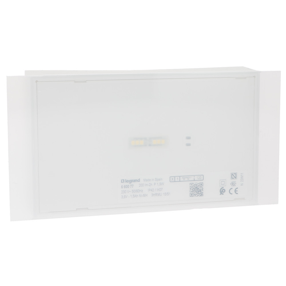 Авариен / евакуационен осветител 200lm 2h IP42 IK07 NM ST 202x104x40mm - Legrand X-light 180 660057