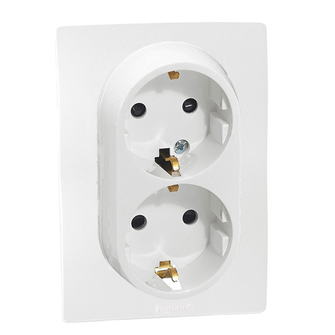Контакт шуко двоен с рамка с детска защита 2P+E 16A Бял - Legrand Niloe 764544