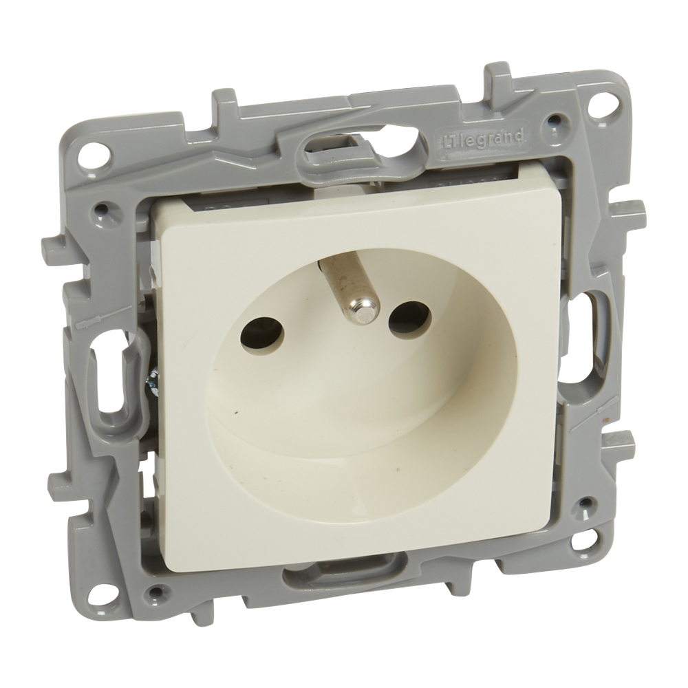 Контакт френски стандарт с детска защита 2P+E 16А Крем - Legrand Niloe 764627