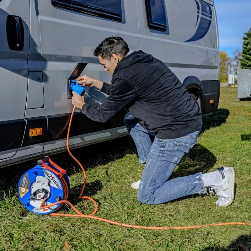 Кабелна макара Garant G Camping 25m IP44 3G2.5 1x Шуко/CEE P+N+E и щепсел CEE Син