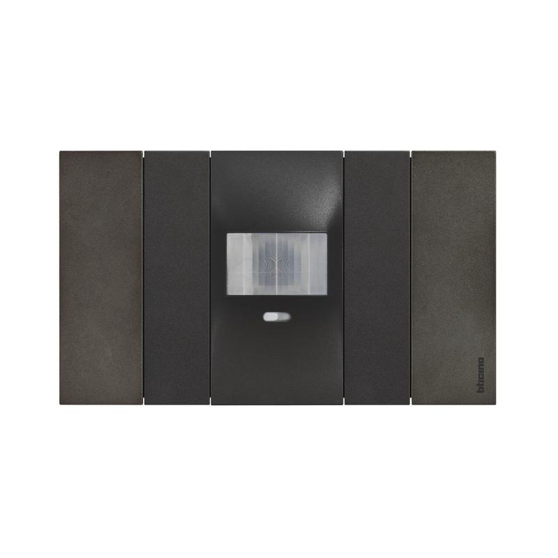 Ключ с infrared сензор за движение PIR 120° обхват 4m h=1.2m LED ≤ 100W 2M Черен  - bticino Living Now K4430